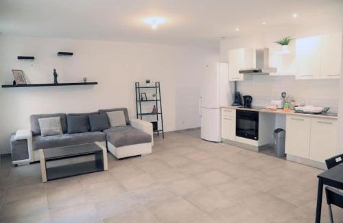 Le Camas Apartment | Bright apartment in the heart of Marseille