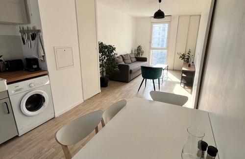 La Courneuve Apartment | Bright apartment just outside Paris
