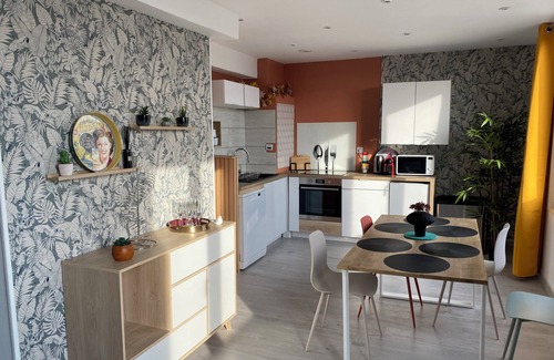 Cote Ouest Ormeaux Apartment | Bright apartment one minute from the sea