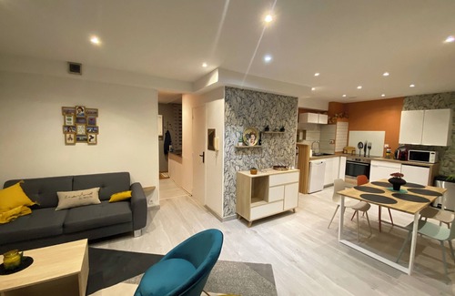 Cote Ouest Ormeaux Apartment | Bright apartment one minute from the sea