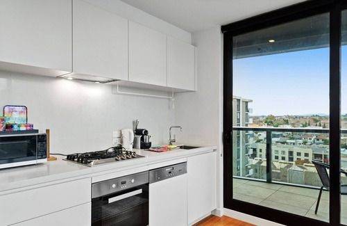 South Yarra Apartment | Bright Apartment with City Views in Trendy Locale