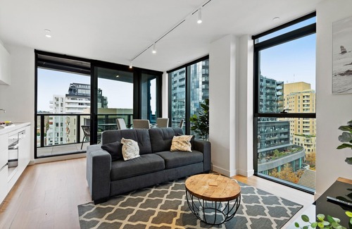 South Yarra Apartment | Bright Apartment with City Views in Trendy Locale