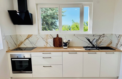 Montlucon Apartment | Bright apartment with garden
