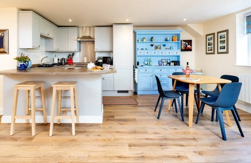 Skipton Apartment | Bright apartment with patio garden, No Deposit