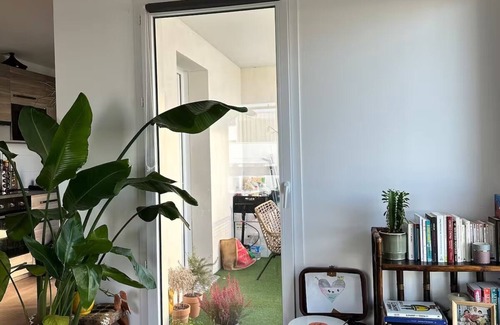 Quartier Grammont Apartment | Bright apartment with terrace Private parking