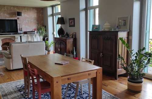XIV Juillet Apartment | Bright apartment with view of the Pyrenees