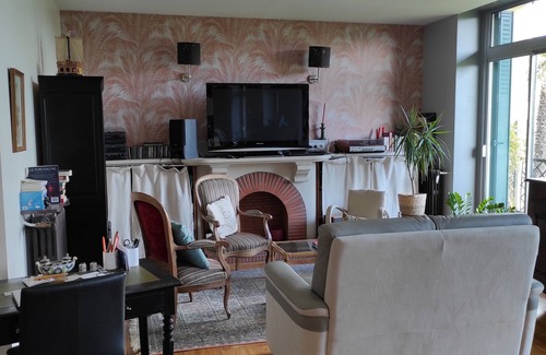XIV Juillet Apartment | Bright apartment with view of the Pyrenees
