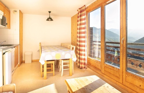 Saint-Sorlin-d'Arves Apartment | Bright apt 4/6 ppl, near the ski station, balcony