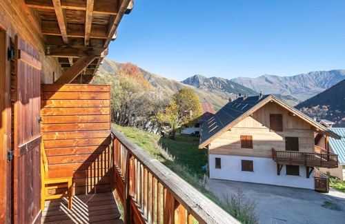 Saint-Sorlin-d'Arves Apartment | Bright apt 4/6 ppl, balcony, mountains view