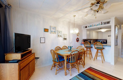 Ocean City Condo | Bright & Attractive 5th-Floor Vacation Suite in Oceanfront Complex w/Shared Pool