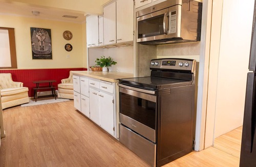 Aztec House | Bright Aztec 4 bed home, steps from Main Ave