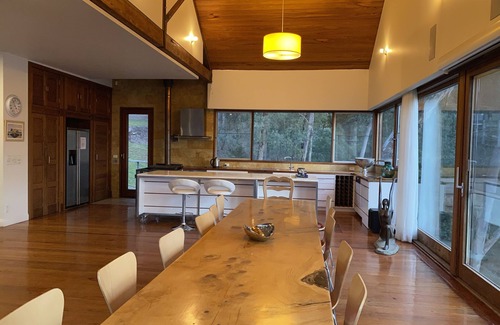 Bright House | Bright Barn Retreat.Relax in style with 17 acres of stunning Alpine views