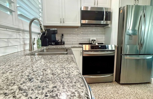 Ocean View Halifax Estates House | Bright Beach Bungalow – 1 Block to Dahlia Park Beach Access