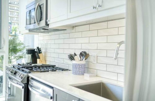 Sunnyside Condo | Bright & Beautiful Condo with Walkout Patio