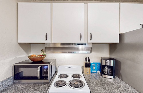 Wailua Condo | Bright beautiful condo with A/C, WiFi, lanai, pools, & easy beach access