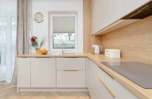 Emaus Apartment | Bright Beige Apartment | Balcony | Gdańsk