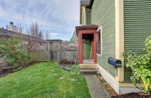 Columbia House | Bright Bellingham Home w/Fire Pit: 1 Mi to Beach!