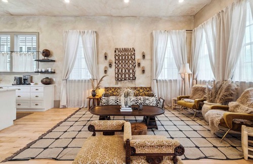 Faubourg Lafayette House | Bright Bohemian House w Heated Pool/Hot Tub