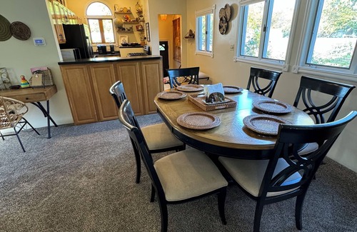 North Muskegon House | Bright Boho Walkable House Bars Beaches Bike Path Downtown