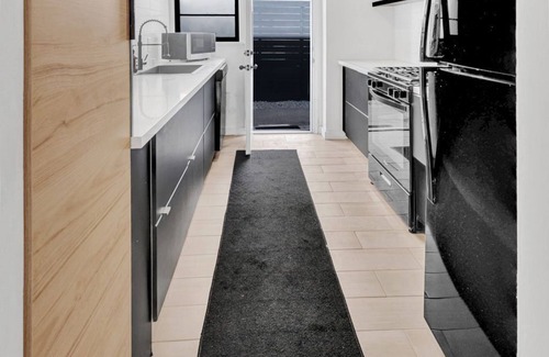 Mid City Condo | Bright + Breezy 1 Bedroom in West Adams