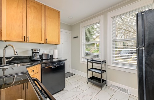 Winston - Salem House | Bright & Breezy near UNCSA & Downtown