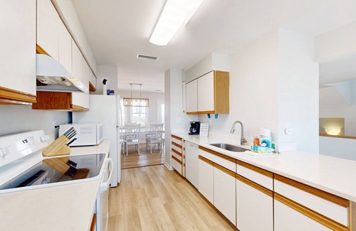 Buxton House | Bright Buxton townhouse with pool access, fast WiFi, AC, W/D & ocean views