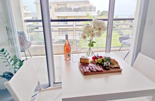 Plaine de la Brague Apartment | Bright & calm sea-view apartment