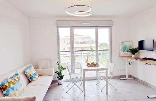 Plaine de la Brague Apartment | Bright & calm sea-view apartment