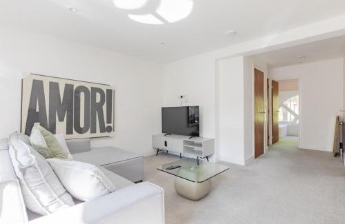 Rotherhithe Apartment | Bright Canal-Side Flat Canada Water