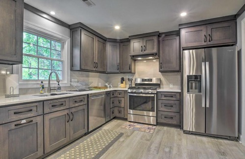 Cary House | Bright Cary Home with Deck Less Than 15 Mi to Raleigh!