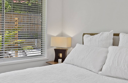 Healesville House | Bright charming 3 bedroom home & walking distance to Four Pillars Gin!