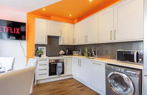 Brighton City Centre Apartment | Bright cheery 4 bd apartment by Brighton Station