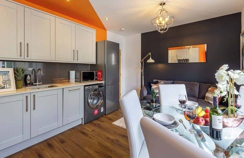 Brighton City Centre Apartment | Bright cheery 4 bd apartment by Brighton Station