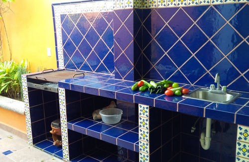 Villa Marina House | Bright, Cheerful, Family-Friendly, Secure Vacation Home 10 Min Walk To The Beach