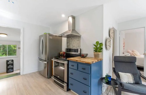 East Hants Cottage | Bright & cheery 2 bedroom lakeside house
