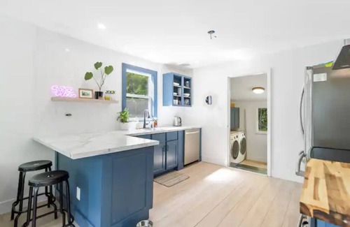 East Hants Cottage | Bright & cheery 2 bedroom lakeside house