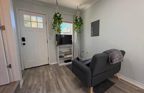 Turner Park House | Bright & Comfortable Bungalow!