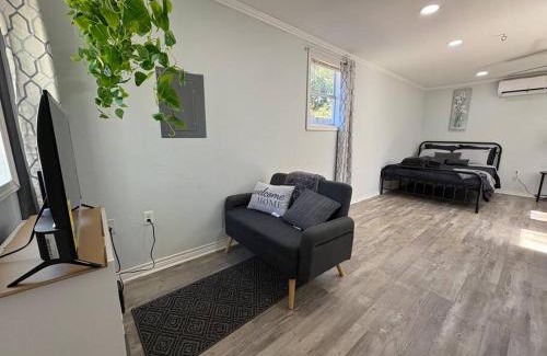 Turner Park House | Bright & Comfortable Bungalow!
