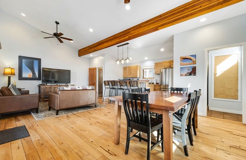 Moab Condo | Bright condo one mile from Downtown with WiFi & AC, near parks