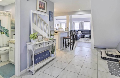 April Sound Condo | Bright Condo w/ Balcony + Pool on Lake Conroe