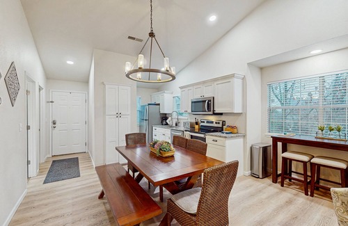 Indian Point Condo | Bright condo w/large deck, pool, great views & close to SDC