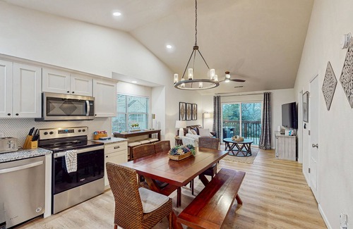 Indian Point Condo | Bright condo w/large deck, pool, great views & close to SDC