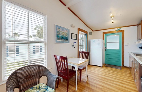 Key West Historic District Condo | Bright Condo with Homey Feel, Entertainment & Private Parking - Beach Nearby