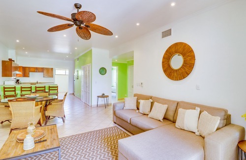 Tamarindo Condo | Bright Condo with Shared Pool - Walk to Dining, Shopping & the Beach