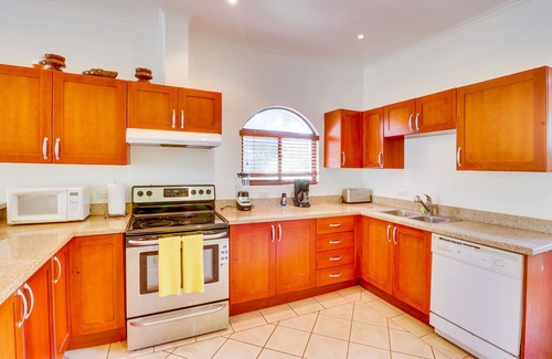Tamarindo Condo | Bright Condo with Shared Pool - Walk to Dining, Shopping & the Beach