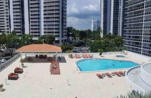 Aventura Apartment | Bright Condominium in great South Florida location