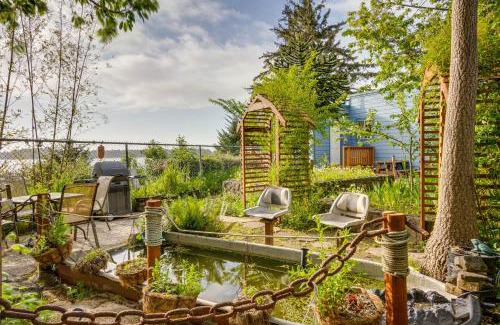 Coos Bay House | Bright Coos Bay Getaway Water Views, Garden!
