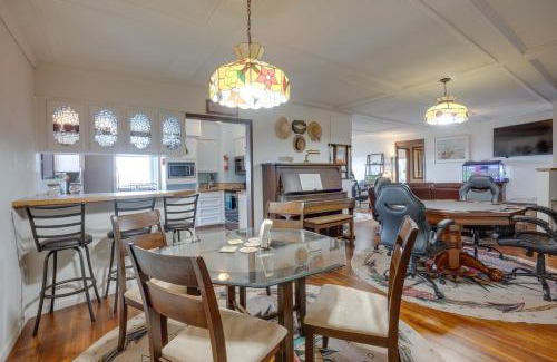Coos Bay House | Bright Coos Bay Getaway Water Views, Garden!