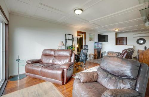 Coos Bay House | Bright Coos Bay Getaway Water Views, Garden!