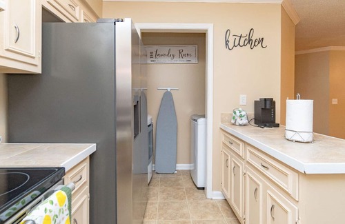 Montgomery House | Bright & Cosy Carriage Hill Home For 4 Guests